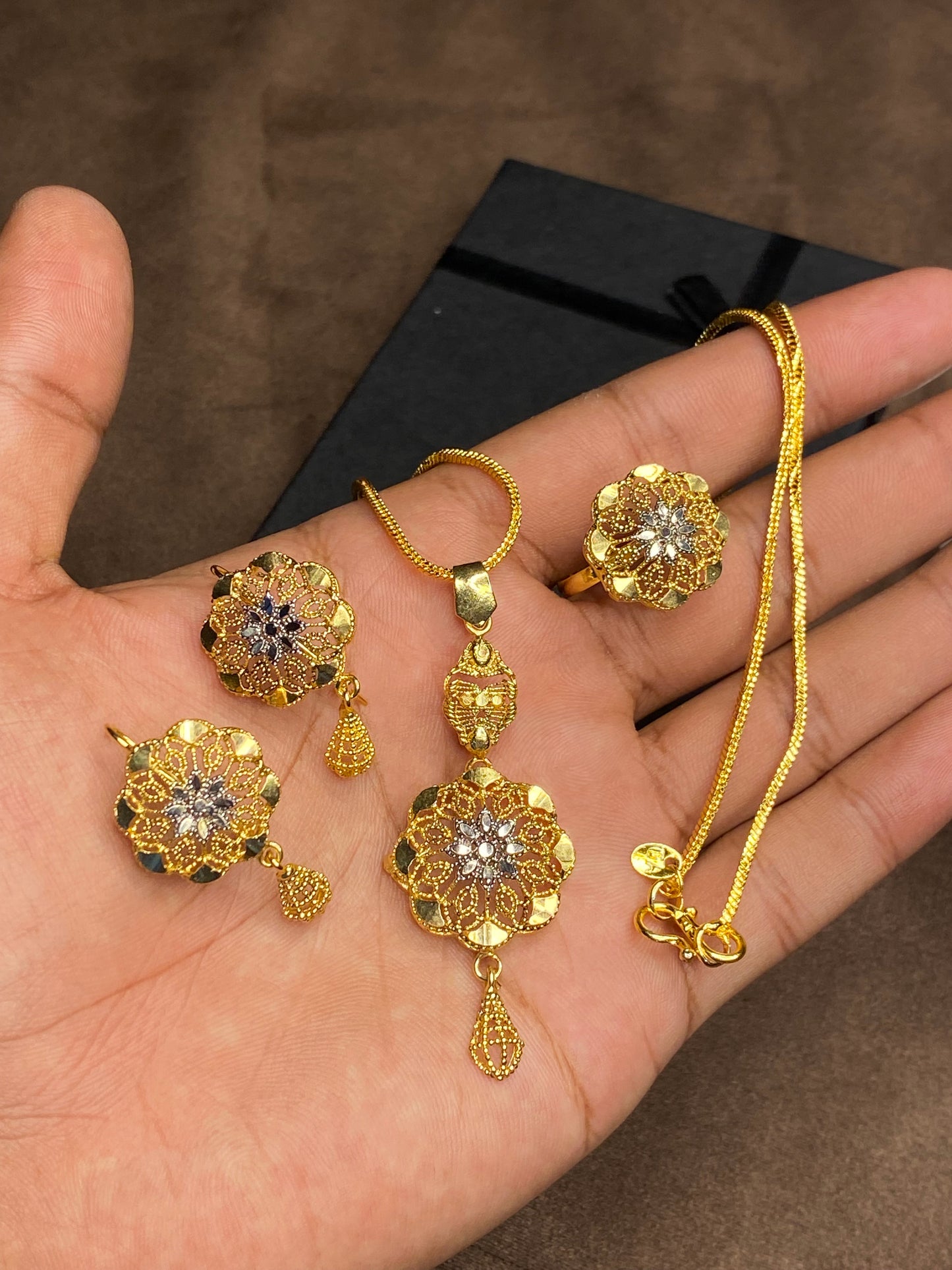 Royal Floral Gold Necklace Set