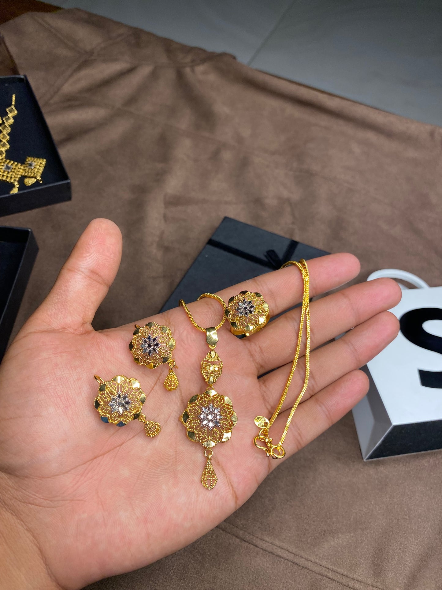 Royal Floral Gold Necklace Set