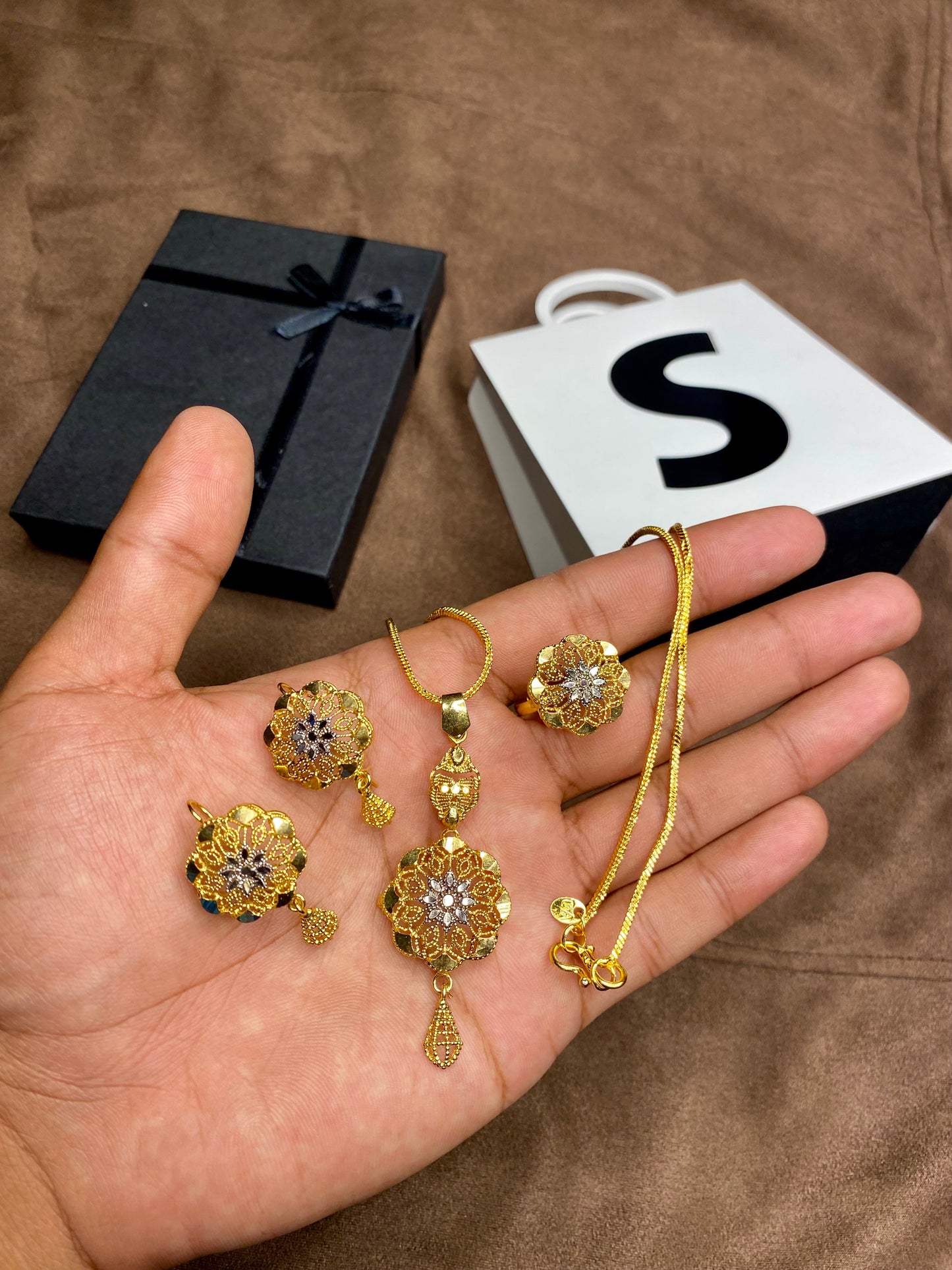Royal Floral Gold Necklace Set