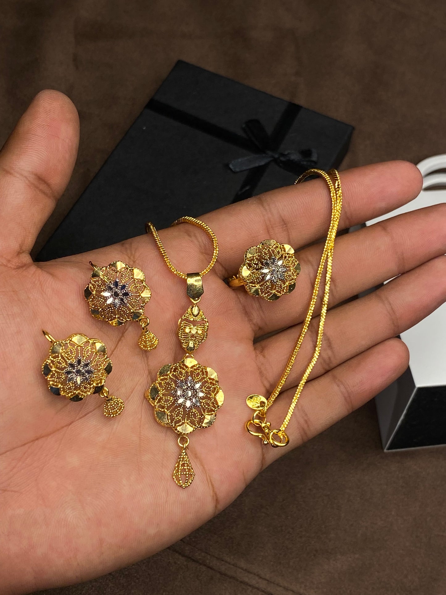 Royal Floral Gold Necklace Set